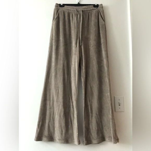 Beyond Yoga Tropez Pull On Pant in Khaki Brown Size Medium Towel Terry Lounge - Picture 3 of 16